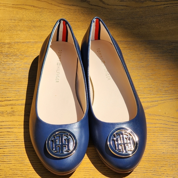 Tommy Hilfiger Women's Ganima Dark Blue Classic Ballet Flats Size 5.5 - Picture 2 of 7